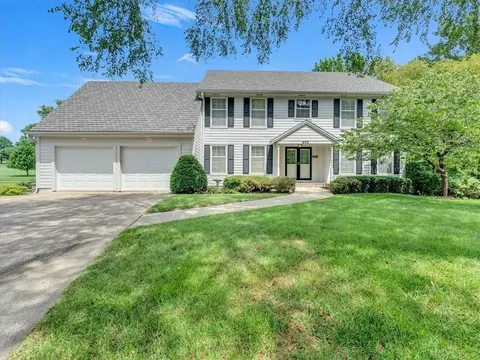 302 Duke Gibson Dr, Kansas City, MO 64145