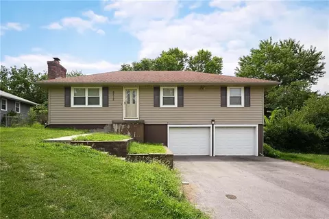 9515 W 47th St, Shawnee, KS 66203