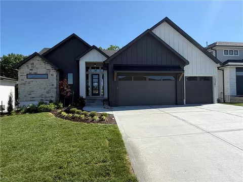 15301 W 162nd St, Olathe, KS 66062