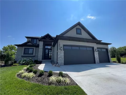 16019 S Twilight Ln, Olathe, KS 66062