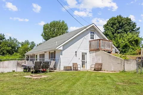 607 E Z Hwy, Bates City, MO 64011