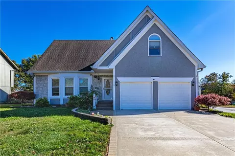 205 Johnston Pkwy, Raymore, MO 64083