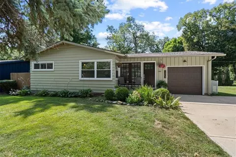 5807 W 75th Ter, Prairie Village, KS 66208