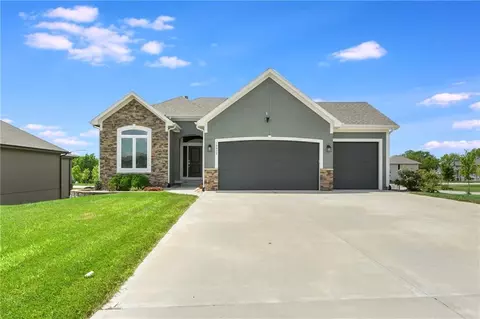 18902 Weaver St, Spring Hill, KS 66083