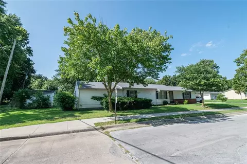 2409 W 1st St, Coffeyville, KS 67337