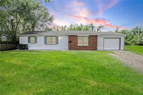 18714 S Lakeside Ln, Belton, MO 64012