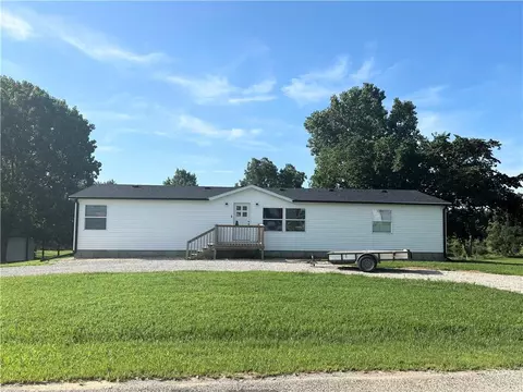 325 Lakeview Dr, Burlington, KS 66839