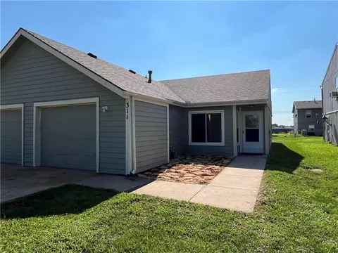 311 Washington St, Baldwin City, KS 66006
