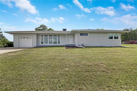 3705 Shrine Park Rd, Leavenworth, KS 66048