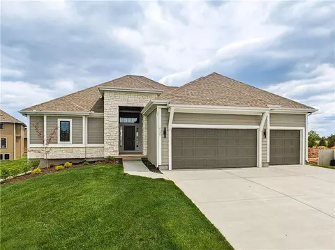 9323 Pickering St, Lenexa, KS 66227
