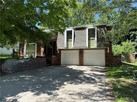 1313 NW Covington Dr, Blue Springs, MO 64015