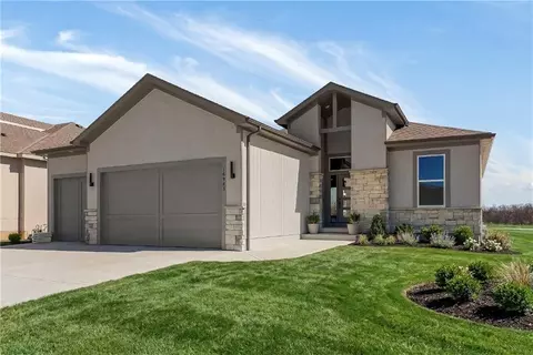 16983 S Cheshire St, Olathe, KS 66062