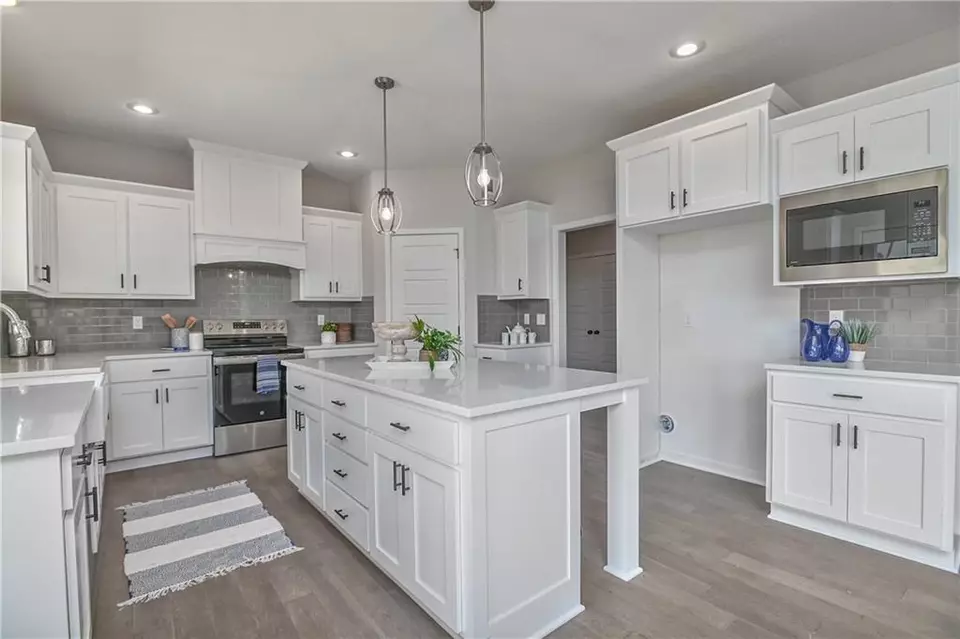 Kitchen - 24207 W 58th Pl, Shawnee, KS 66226 photo 5 of 6