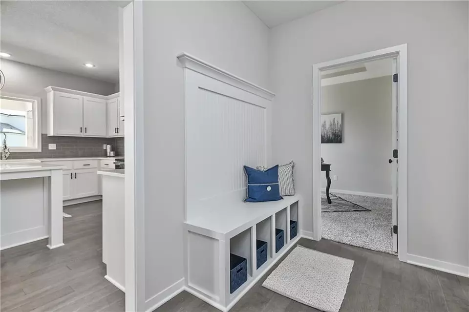 Entry Way - 24207 W 58th Pl, Shawnee, KS 66226 photo 5 of 6