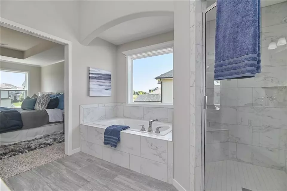 Bath - 24207 W 58th Pl, Shawnee, KS 66226 photo 4 of 6