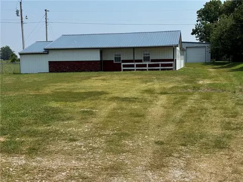 4775 S Highway 32 Hwy, El Dorado Springs, MO 64744