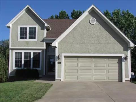 807 Redbud Dr, Paola, KS 66071
