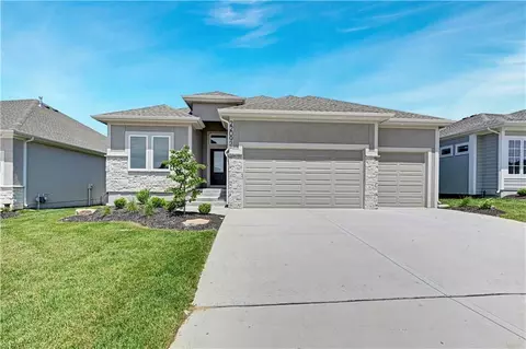 22092 W 94th Ter, Lenexa, KS 66220