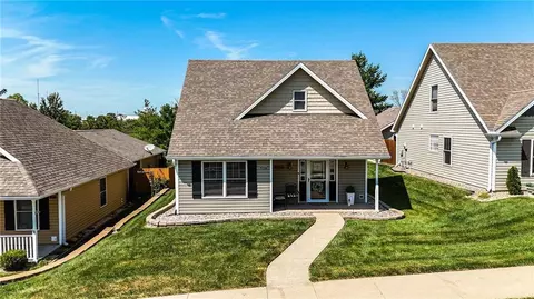4807 N Creek Woods Dr, Saint Joseph, MO 64507