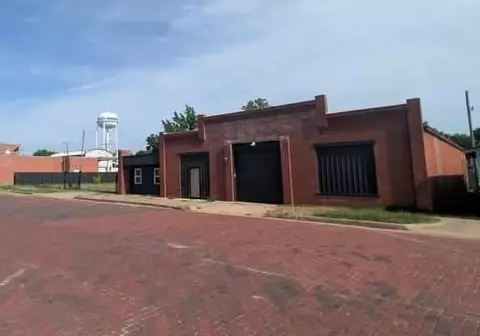 111 E Butler St, Yates Center, KS 66783