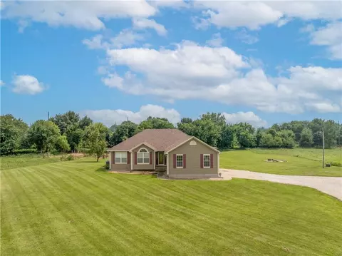 1287 SE State Route 13, Leeton, MO 64761