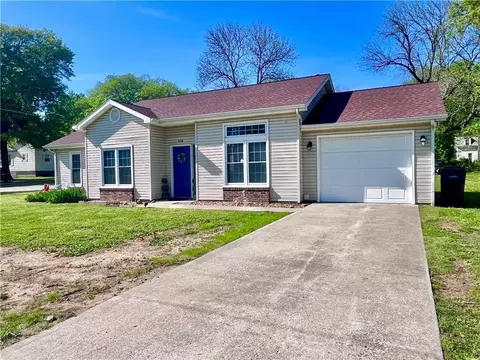 428 W Sycamore St, Nevada, MO 64772