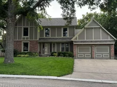 11812 Gillette St, Overland Park, KS 66210