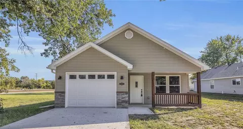 711 Pacific Ave, Osawatomie, KS 66064