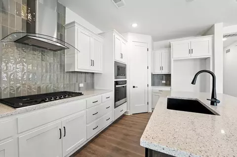 1432 N 163rd St, Basehor, KS 66007