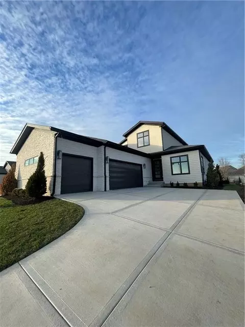 2840 W 133rd Ter, Leawood, KS 66209