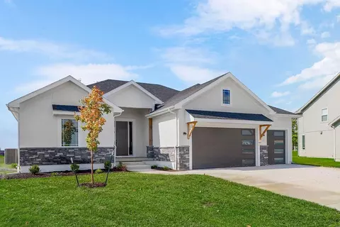 16527 W 166th Ct, Olathe, KS 66062