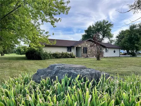 1906 Maple Rd, Fort Scott, KS 66701