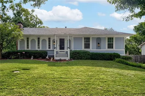 608 SW 24th St, Blue Springs, MO 64015