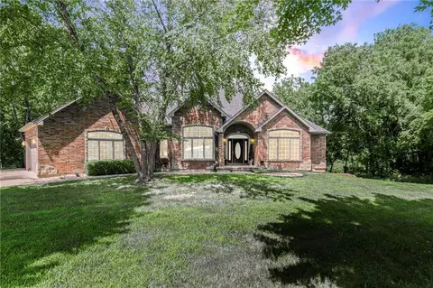25375 Sunset Ln, Paola, KS 66071