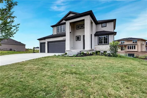 15334 W 162nd St, Olathe, KS 66062