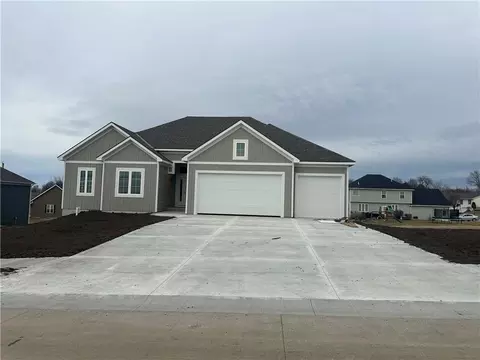 1159 W Edwards St, Maryville, MO 64468