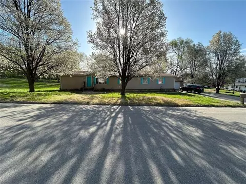 1016 Ash St, Atchison, KS 66002