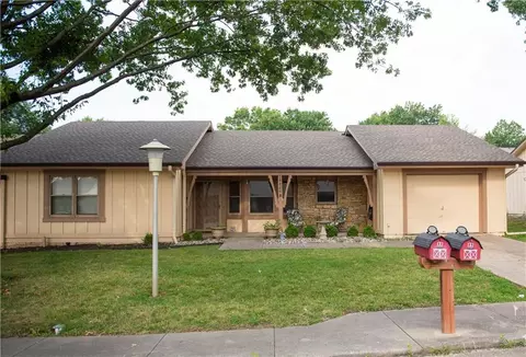 18826 Sunrise Dr, Belton, MO 64012