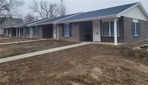 114 Locust St, Sweet Springs, MO 65351