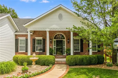 8211 NW High Point Dr, Weatherby Lake, MO 64152