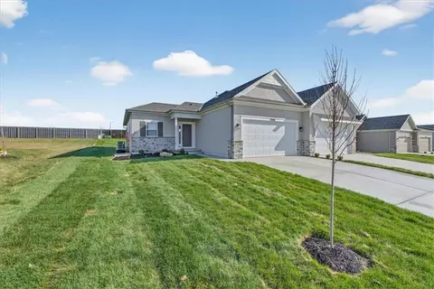 25058 W 94th Ter, Lenexa, KS 66227