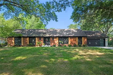 10314 Sagamore Ln, Leawood, KS 66206