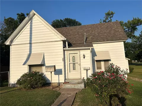 204 N Mcgee St, Caney, KS 67333