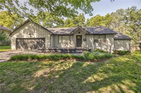 7328 Booth St, Prairie Village, KS 66208