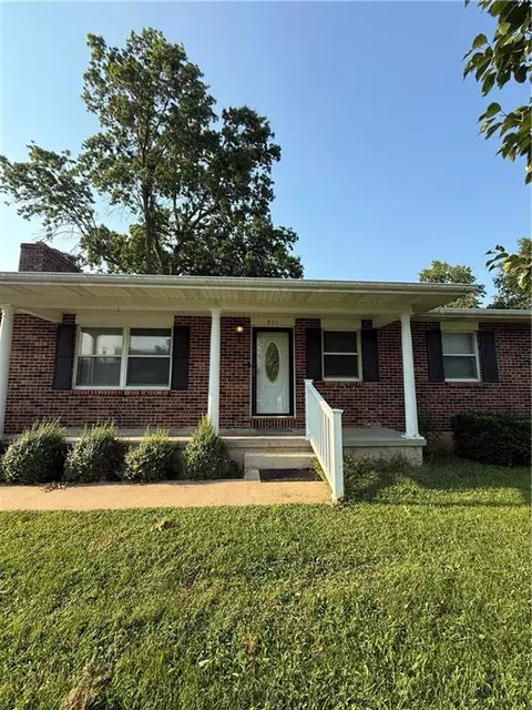 Exterior - 801 Overbrook Drive Dr, Macon, MO 63552 photo 2 of 6