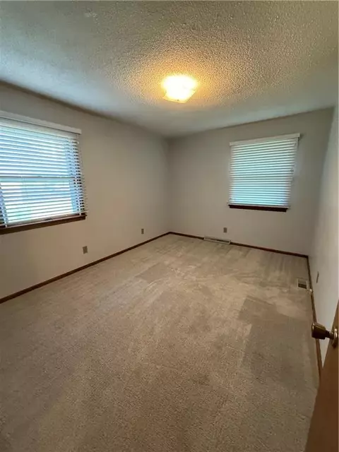 Bedroom - 801 Overbrook Drive Dr, Macon, MO 63552 photo 3 of 5