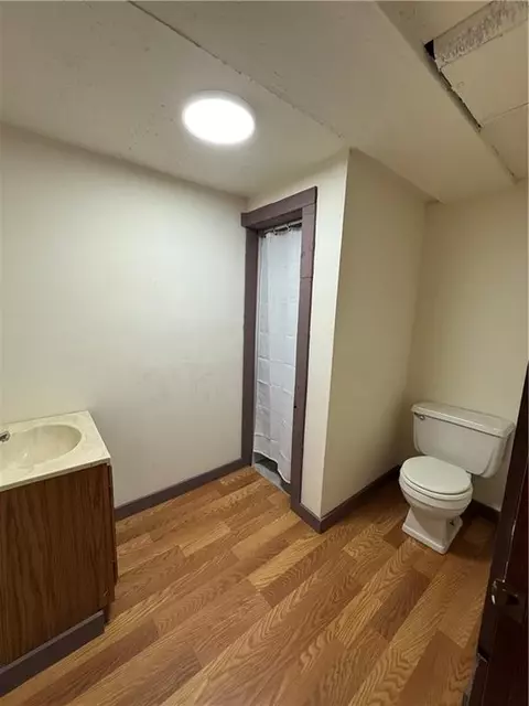 Bath - 801 Overbrook Drive Dr, Macon, MO 63552 photo 5 of 5