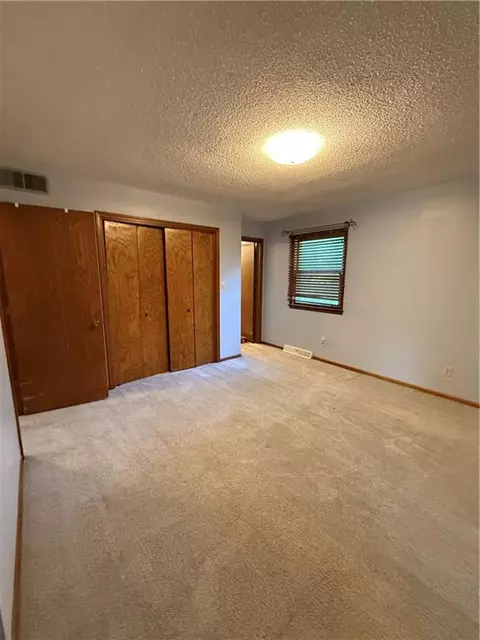 Bedroom - 801 Overbrook Drive Dr, Macon, MO 63552 photo 4 of 5