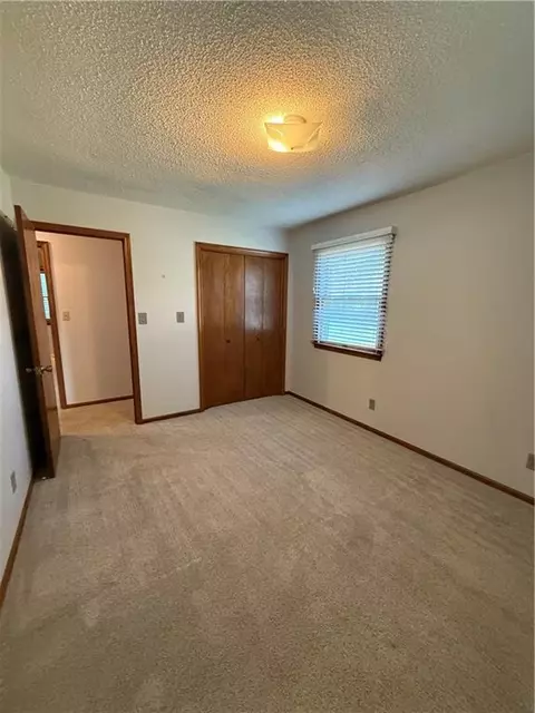 Bedroom - 801 Overbrook Drive Dr, Macon, MO 63552 photo 2 of 5