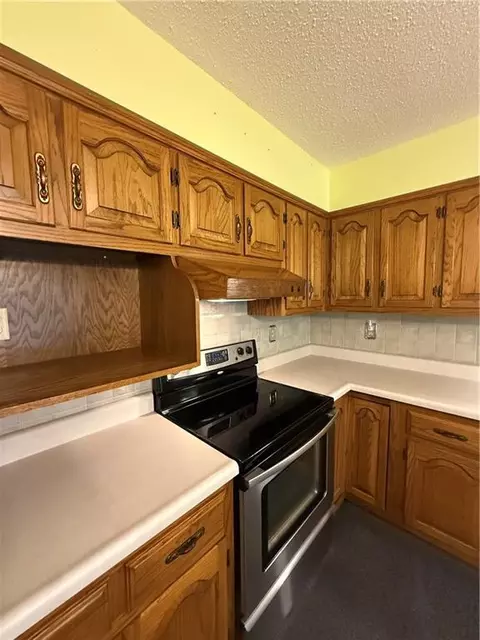 Kitchen - 801 Overbrook Drive Dr, Macon, MO 63552 photo 3 of 5